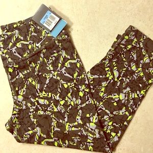 NWT! Nike Legend Tight Fit Capri Leggings
