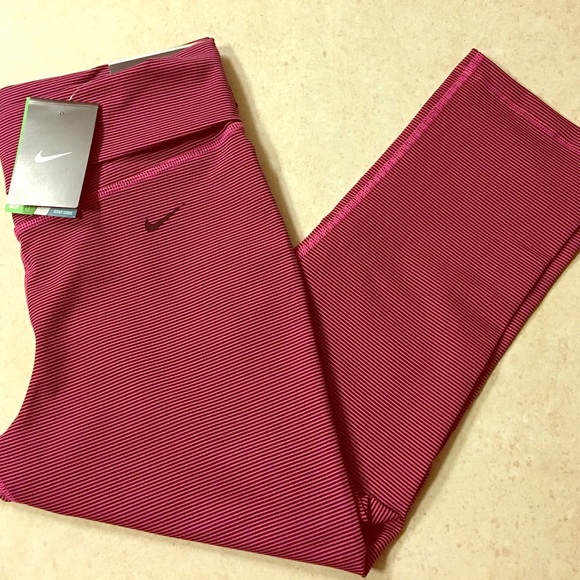 NWT! Nike Capri leggings