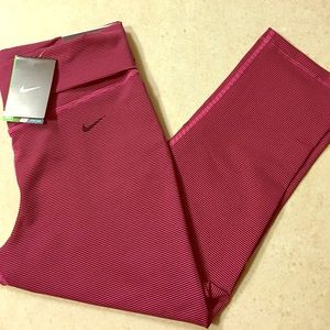 NWT! Nike Capri leggings