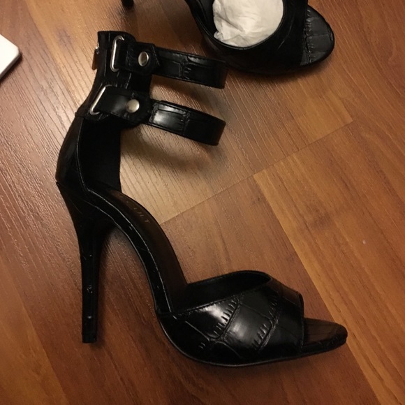 Black heels - Picture 4 of 4