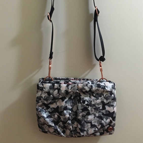 Lululemon Bag -Hip To Be Free- Mint Condition!