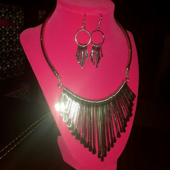 *!*Silver Rains Collar Set*!* - Picture 2 of 4