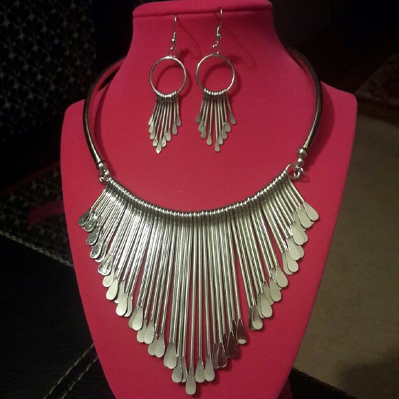 *!*Silver Rains Collar Set*!* - Picture 4 of 4