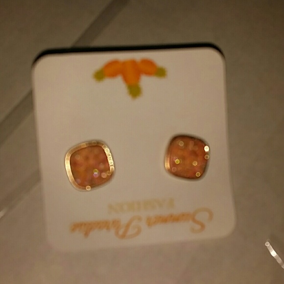 Beautiful peach earrings - Picture 1 of 1