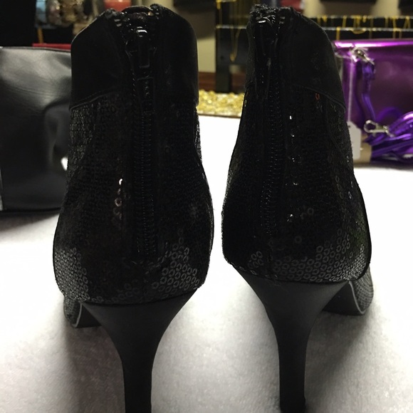 Shoes - Picture 2 of 4