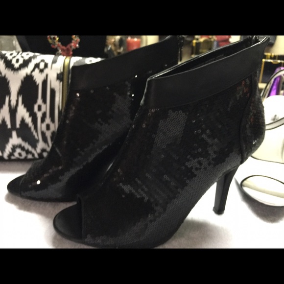 Shoes - Picture 3 of 4