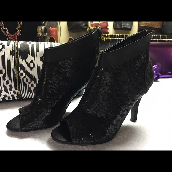 Shoes - Picture 4 of 4