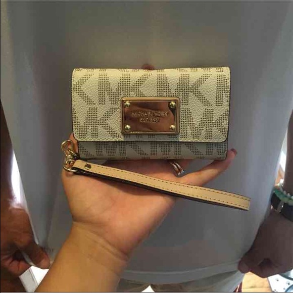 Michael Kors Wallet w/ Built In Iphone 5/5s Case