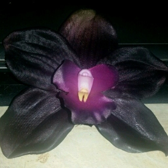 Handmade black orchid clip - Picture 2 of 4