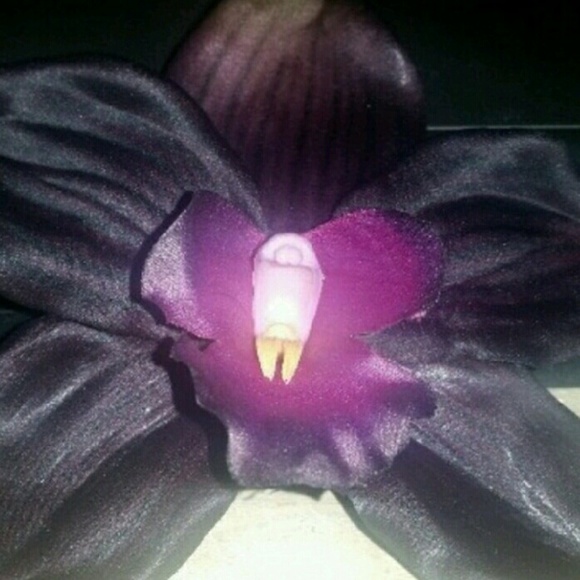 Handmade black orchid clip - Picture 3 of 4