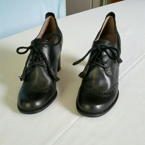 nine & co Shoes - NINE & CO Black wing tip oxford heels NWOT