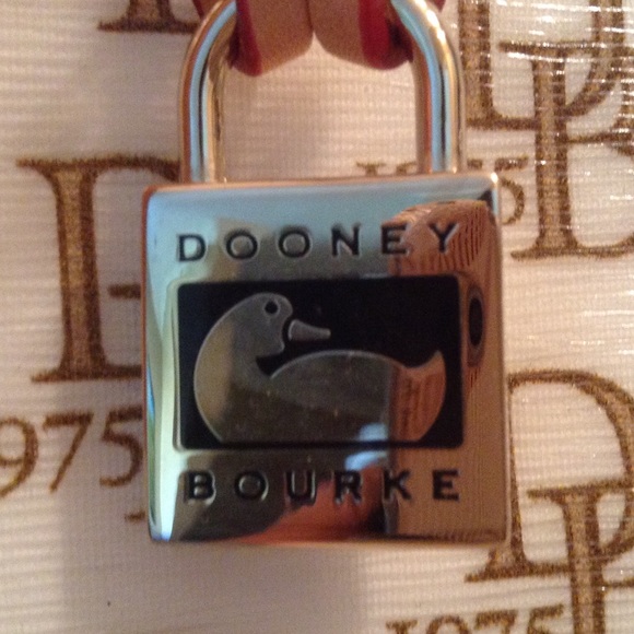 Meet your Posher, Leilani - Picture 3 of 4