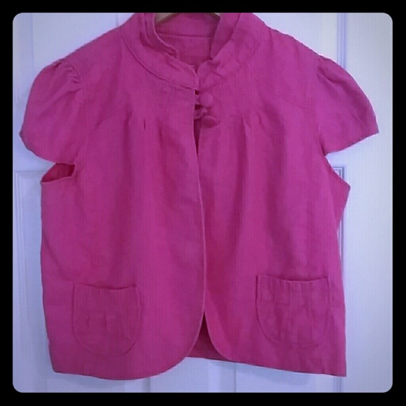 Hot pink short sleeve jacket with 2 button closure