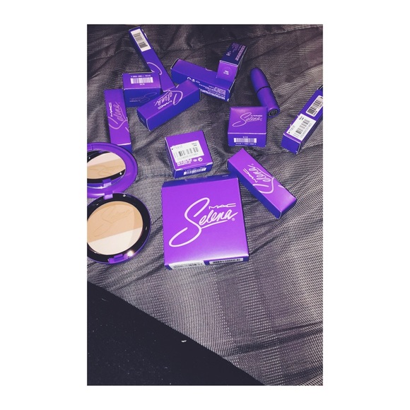 Makeup - Picture 2 of 2