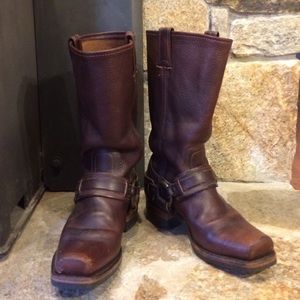 👢FRYE CHESTNUT  BELTED HARNESS BOOT👢