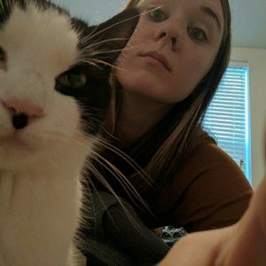 Meet your Posher, Caitlin