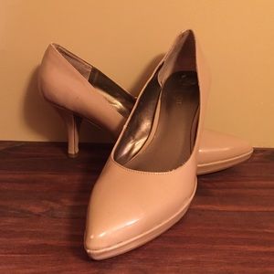 Nude Pumps