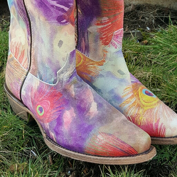 Stunning Western Leather Peacock Cowgirl Boots - Picture 4 of 8