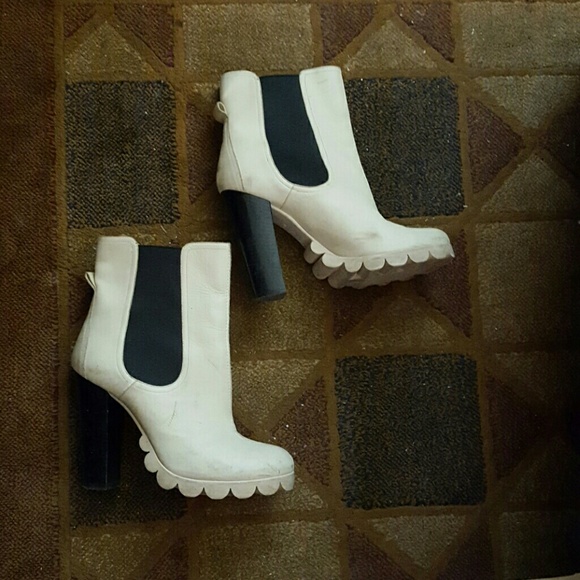 SOLD Pollini Cream Leather Boots - Picture 1 of 2