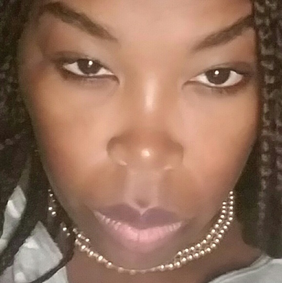 Meet your Posher, Tiffanie - Picture 1 of 1