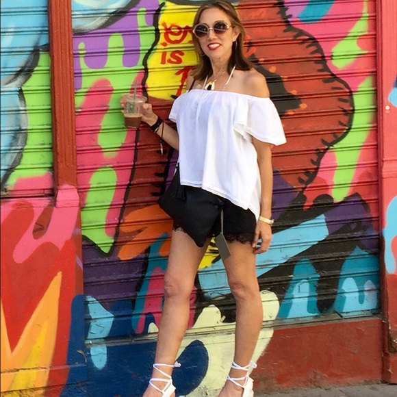 Meet your posher, Cheryl ❤️ - Picture 2 of 4