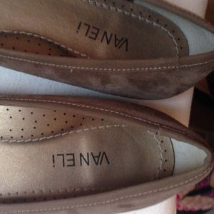 Vaneli Shoes - Like new Vaneli suede tan flats size 7.5 M Vaneli Shoes - Like new Vaneli suede tan flats size 7.5 M