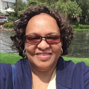 Meet your Posher, Denise