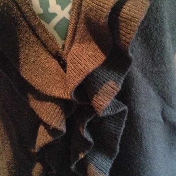 RUFFLES ARE BACK - Picture 2 of 3