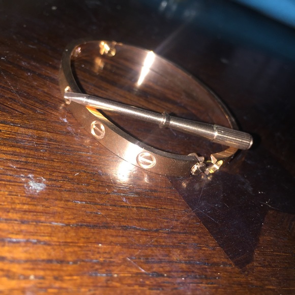 Bangle love bracelet