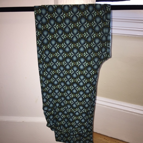 LuLaRoe OS leggings PRICE DROP