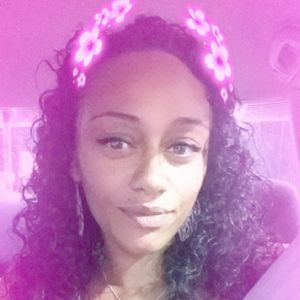 Meet your Posher, Teya