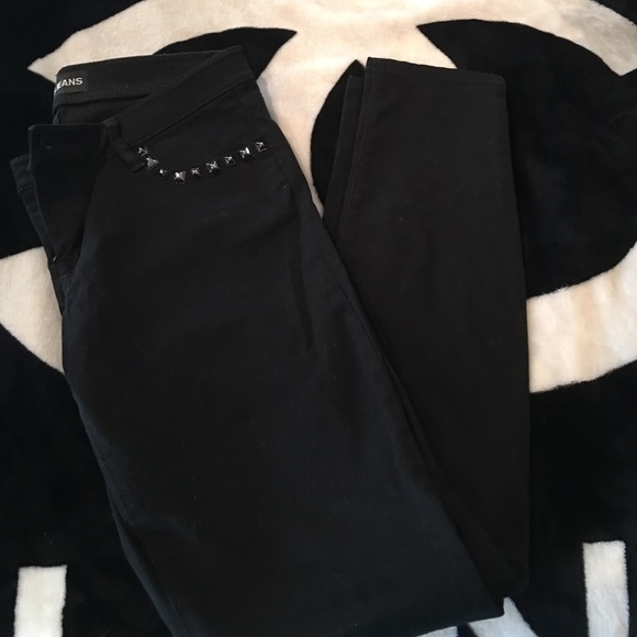 Express black Jean with studs. Skinny leg size 6