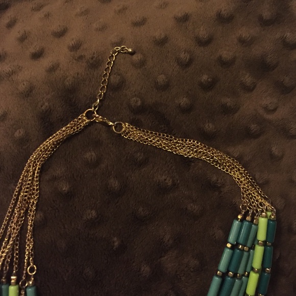 Green multi strand necklace - Picture 2 of 2