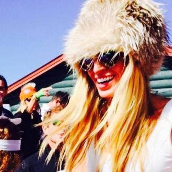 Meet your Posher, Cassandra