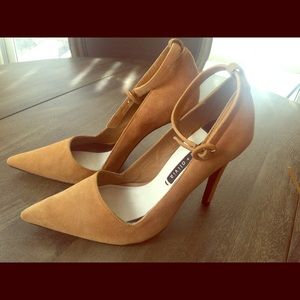 Alice and Olivia suede pumps size 38 heels