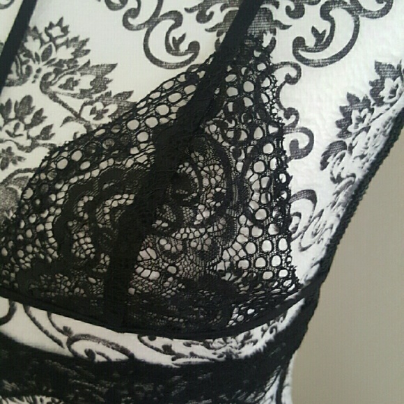 Lace Choker Bralette - Picture 4 of 4