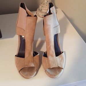 BCBG Wedge