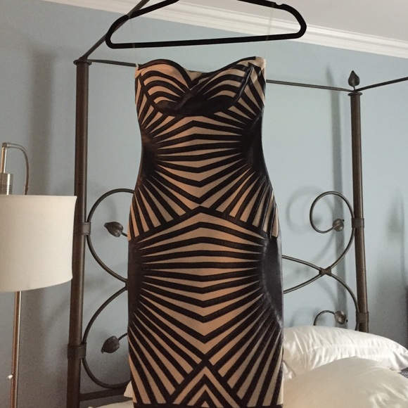 Celeb boutique .Strapless dress.