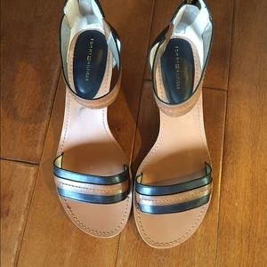 Tommy Hilfiger Cognac and black wedge sandles
