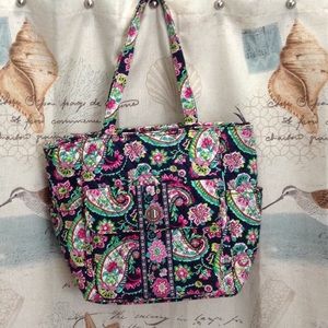 ❗️SALE❗️Vera Bradley turn lock tote.  LIKE NEW!