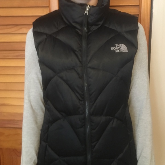 North Face 550 black vest