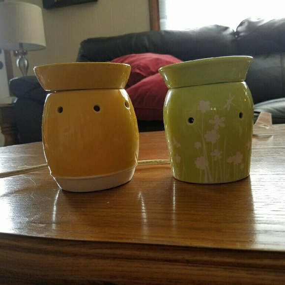 Today only !! Flash sale! 2 scentsy warmers