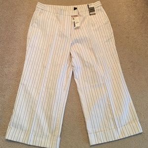 NWT - New York & Company Capri pants
