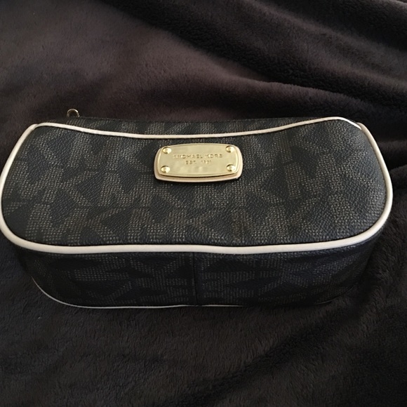 Cosmetic Case - Picture 1 of 3