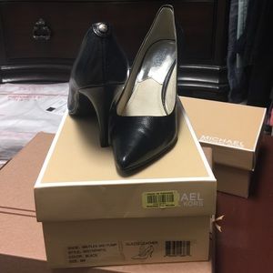 MIchael Kors black Heels size 8