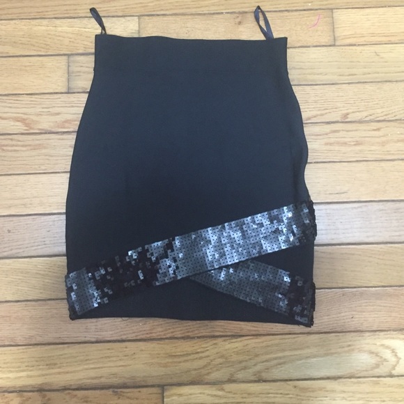 Bcbg bandage skirt with sequence