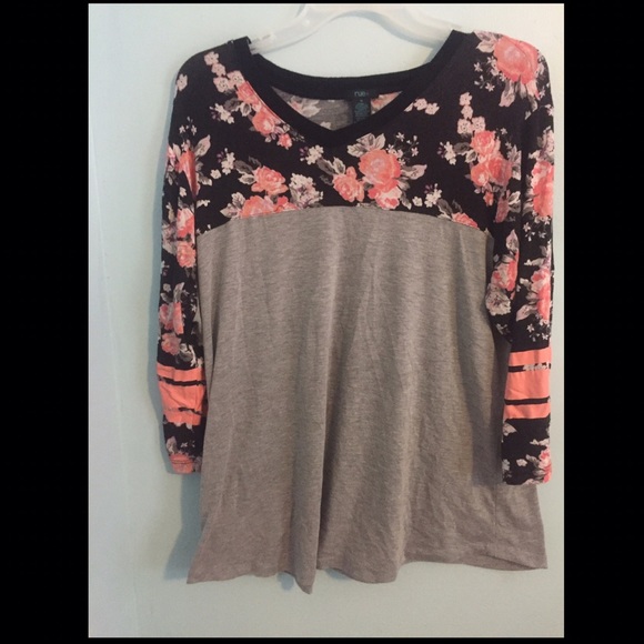 Rue 21 Floral Gray Shirt