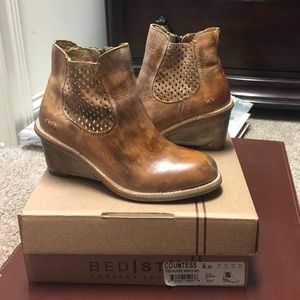 BedStu Bootie Wedges Size 8