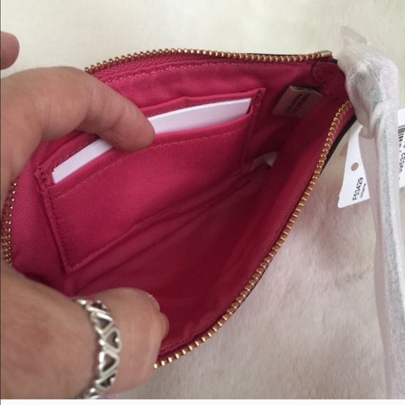 ❌FIRM❌Coach Pink Leather Corner Zip Wristlet - Picture 3 of 4