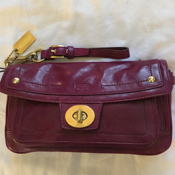 Coach Handbags - Coach Clutch/Wristlet